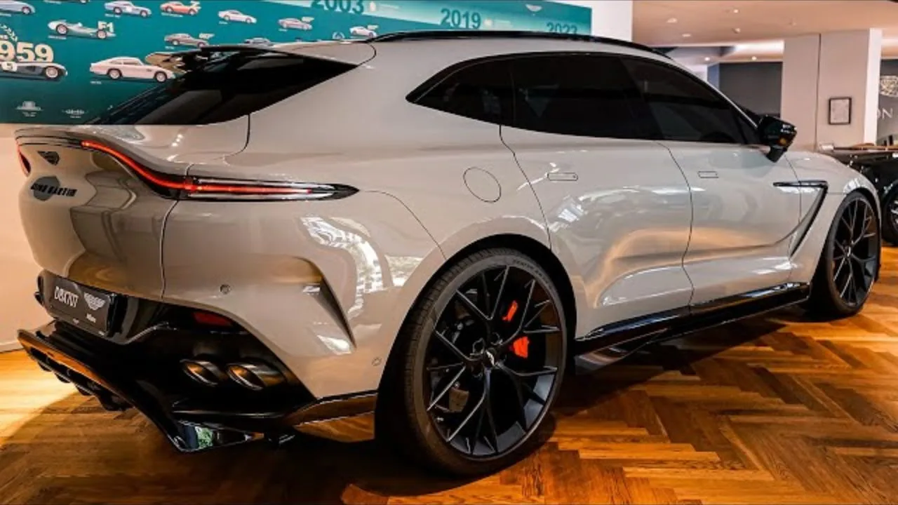 Aston Martin DBX EV 2026